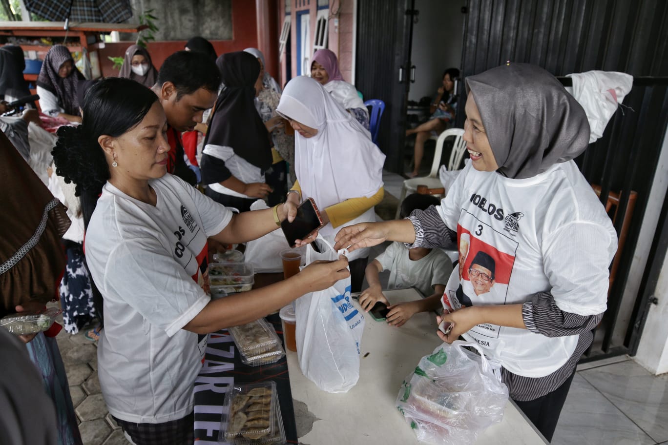 Ada Aneka Jajanan Hingga Pakaian Serba Rp Ribu Bazar Murah Crivisaya