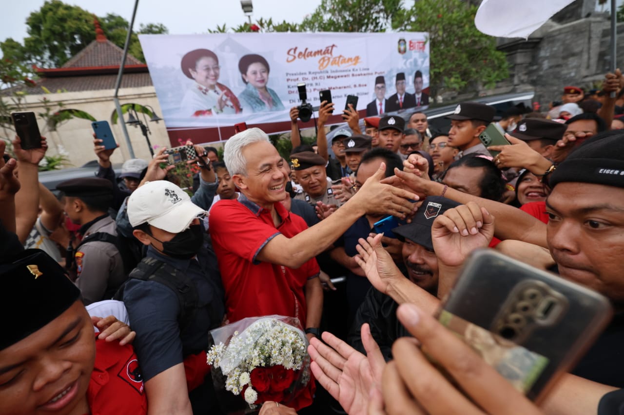 Ganjar-Mahfud Ziarah Ke Makam Soekarno : Perjuangan Bung Karno Membela ...